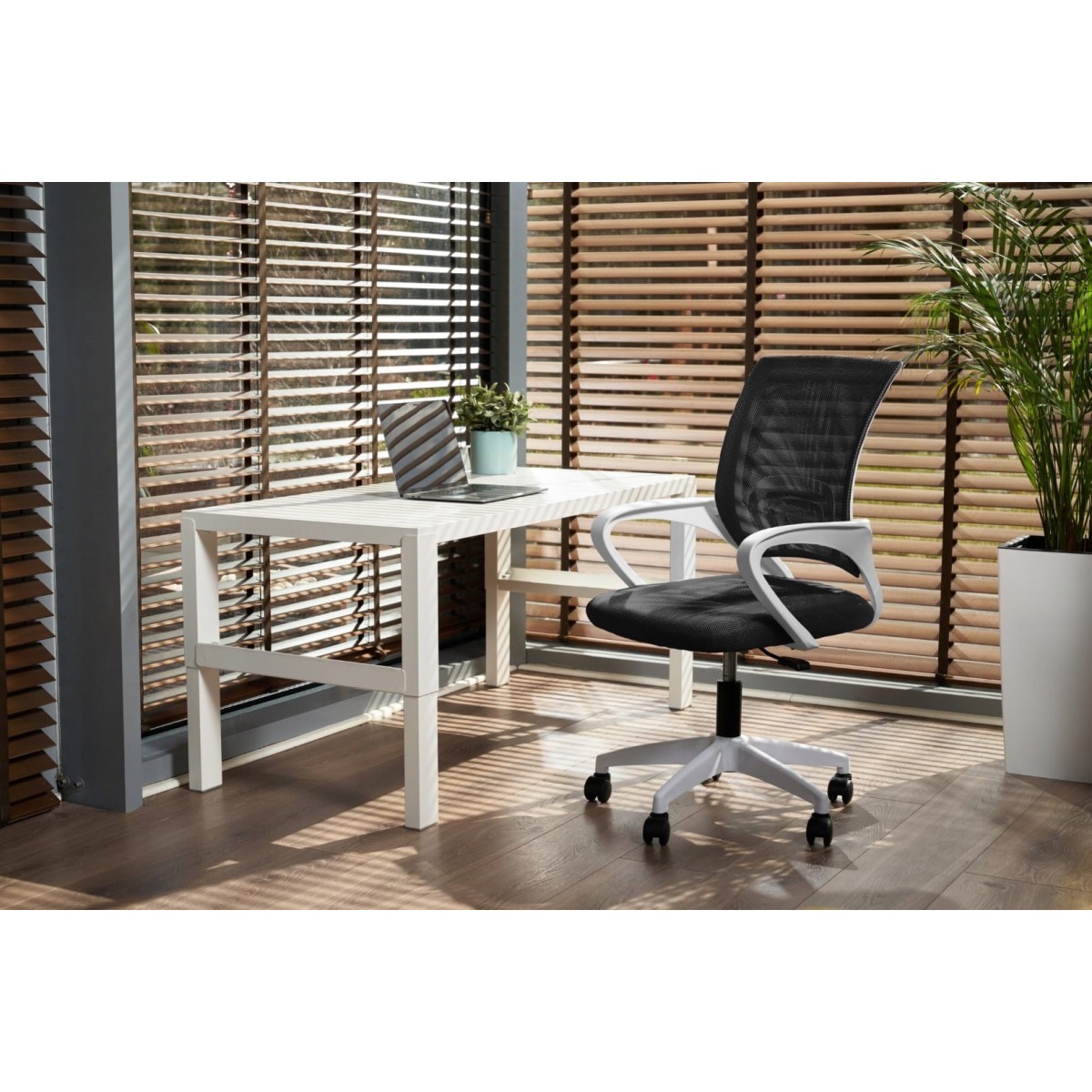 Ergonomikus irodai szék fekete színben