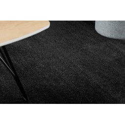 Fekete szőnyeg különböző méretekben a nappaliba