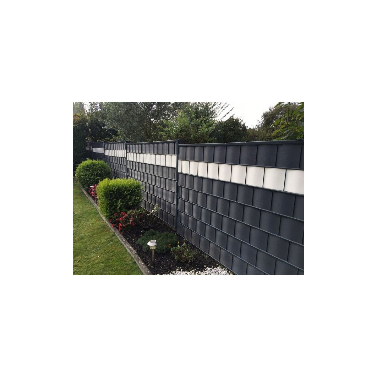 Szürke kerítésszalag 19 cm x 35 m UV csíptetőkkel