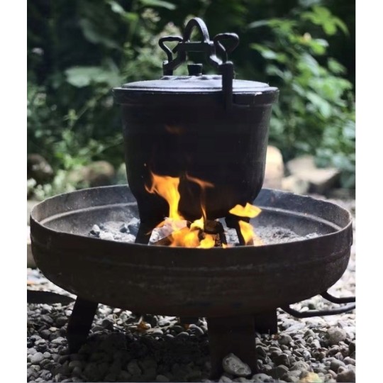 Öntöttvas üst tűzre vagy grillre 11L