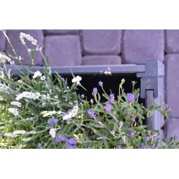 Teraszra való sötétszürke fa virágládák