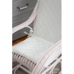 Rózsaszín hintaszék gyerekeknek fehér párnával