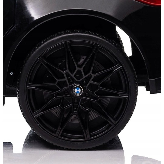 Piros színű BMW M4 elektromos gyerekautó távirányítóval