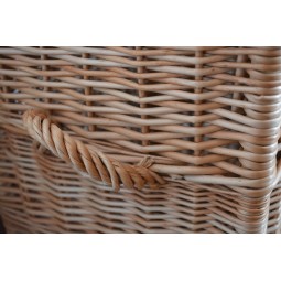Elegáns fonott szennyeskosár, magassága 50 cm