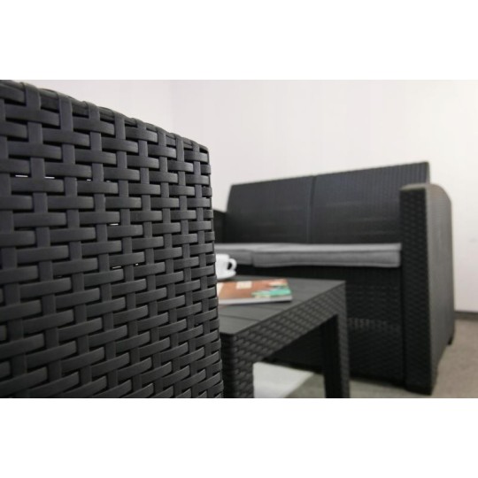 Minőségi kerti bútor asztallal