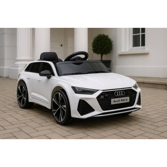 Fehér Audi RS6 elektromos kisautó