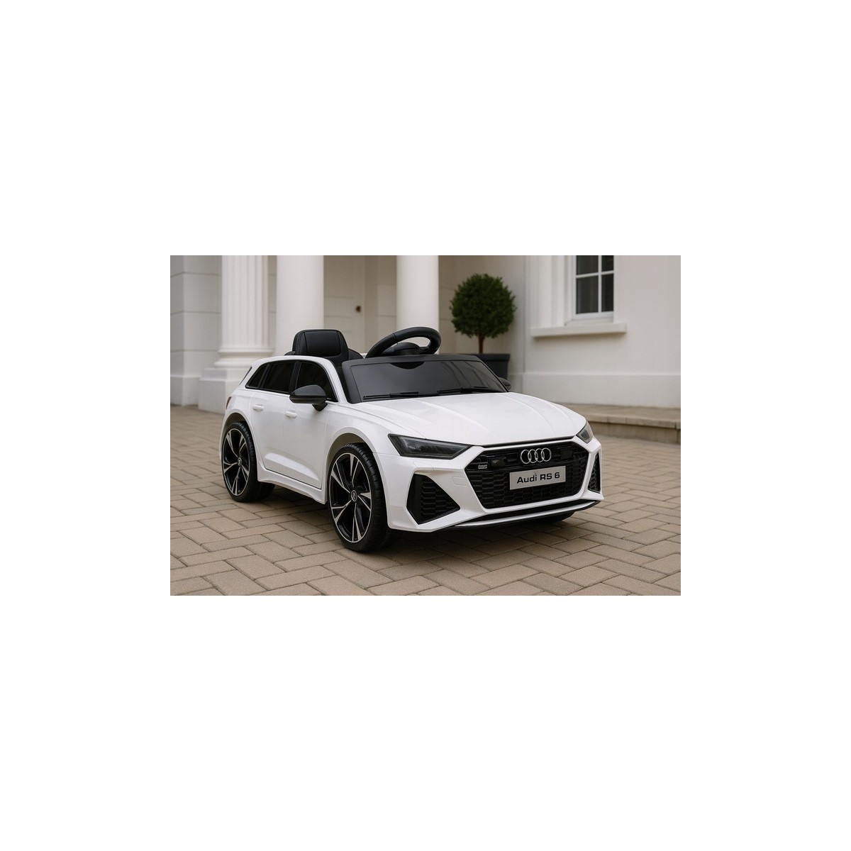 Fehér Audi RS6 elektromos kisautó