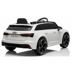 Fehér Audi RS6 elektromos kisautó