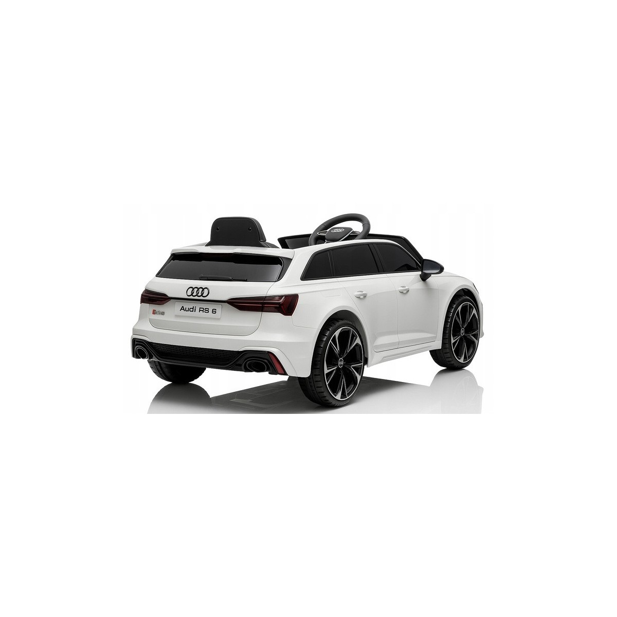 Fehér Audi RS6 elektromos kisautó