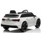 Fehér Audi RS6 elektromos kisautó