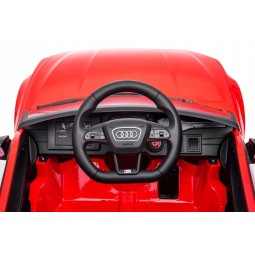 Luxusos piros elektromos Audi RS6 kisautó