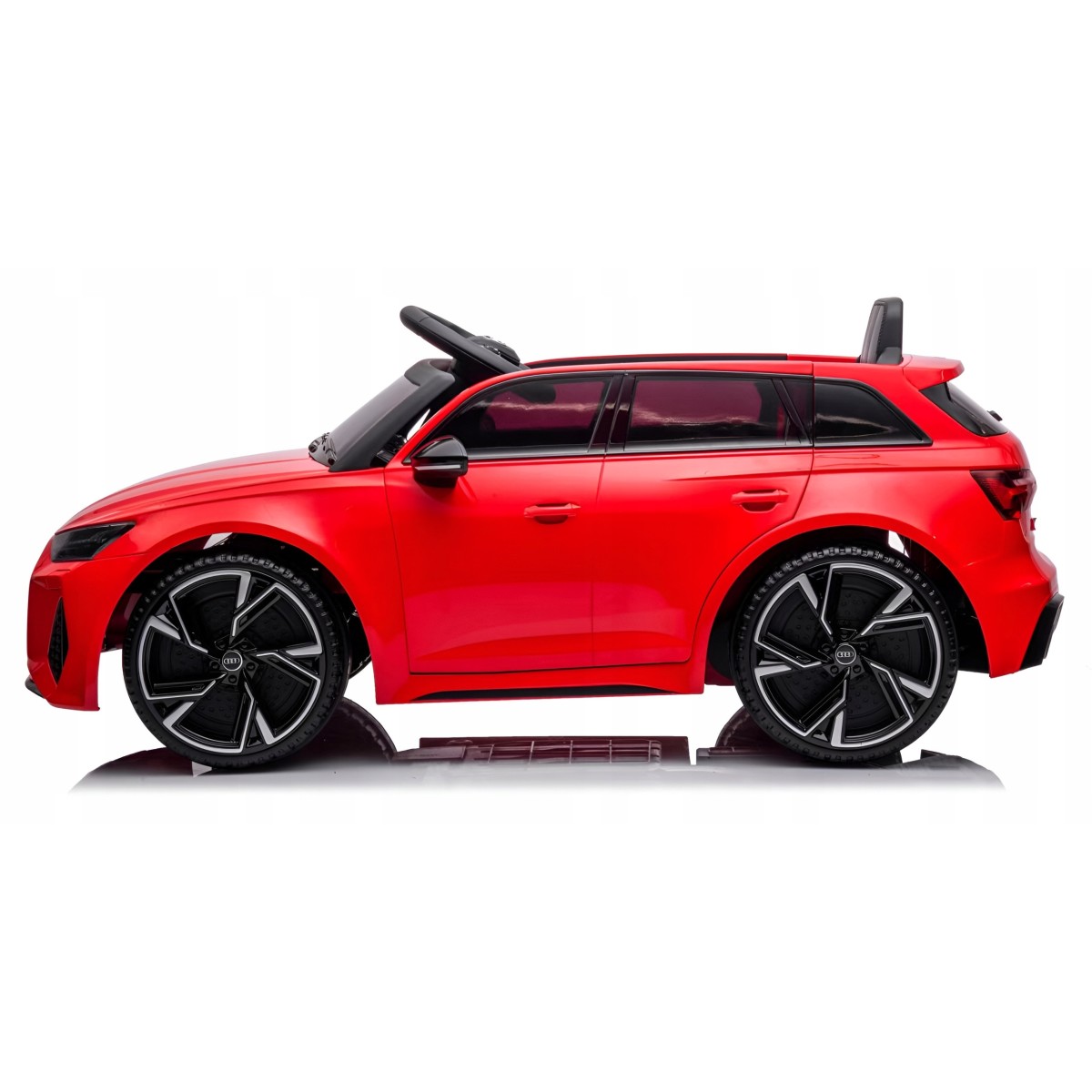 Luxusos piros elektromos Audi RS6 kisautó
