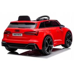 Luxusos piros elektromos Audi RS6 kisautó
