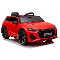 Luxusos piros elektromos Audi RS6 kisautó