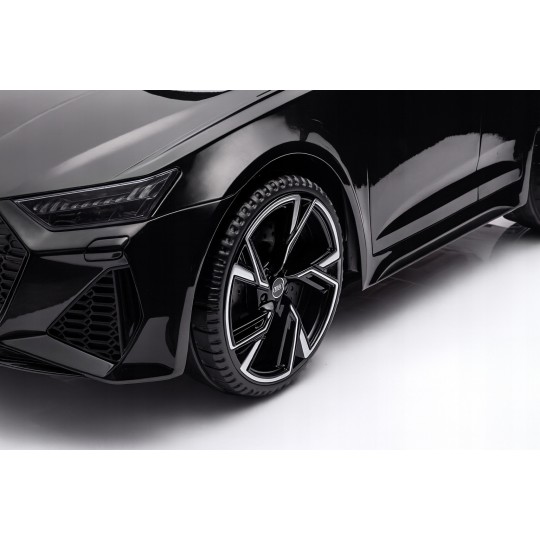 Fekete színű Audi RS6 elektromos kisautó