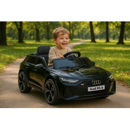 Fekete színű Audi RS6 elektromos kisautó