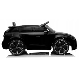 Fekete színű Audi RS6 elektromos kisautó