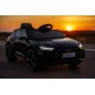 Fekete színű Audi RS6 elektromos kisautó