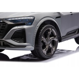 Gyerekautó Audi RSQ8 szürke színben