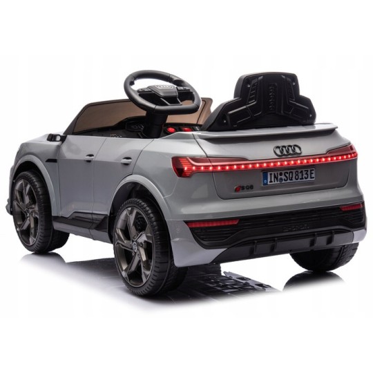 Gyerekautó Audi RSQ8 szürke színben