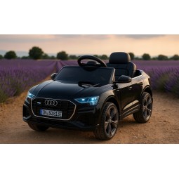 Fekete elektromos gyerekautó Audi RSQ8