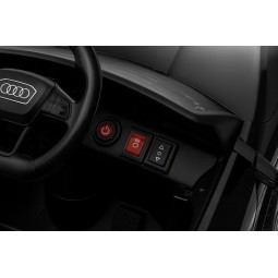 Fekete elektromos gyerekautó Audi RSQ8