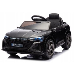 Fekete elektromos gyerekautó Audi RSQ8