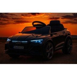 Fekete elektromos gyerekautó Audi RSQ8