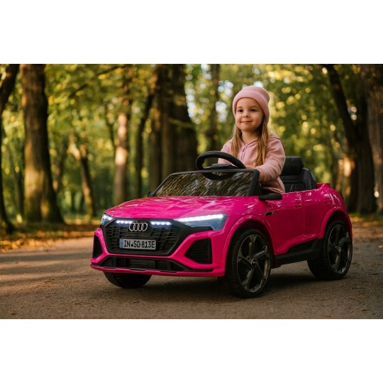 Luxus gyerekautó Audi RSQ8 rózsaszínben