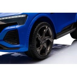 Kék Audi RSQ8 távirányítós gyerekautó