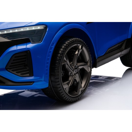 Kék Audi RSQ8 távirányítós gyerekautó