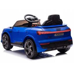 Kék Audi RSQ8 távirányítós gyerekautó