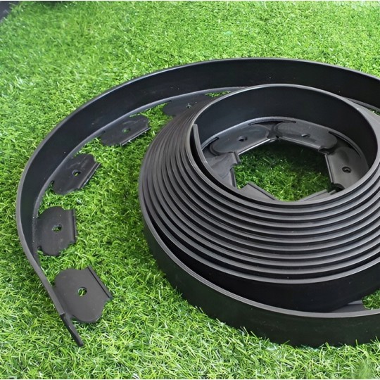 Kiváló minőségű gyepszegély 6 cm x 10 m fekete színben + 20 rögzítőszeg a csomagban
