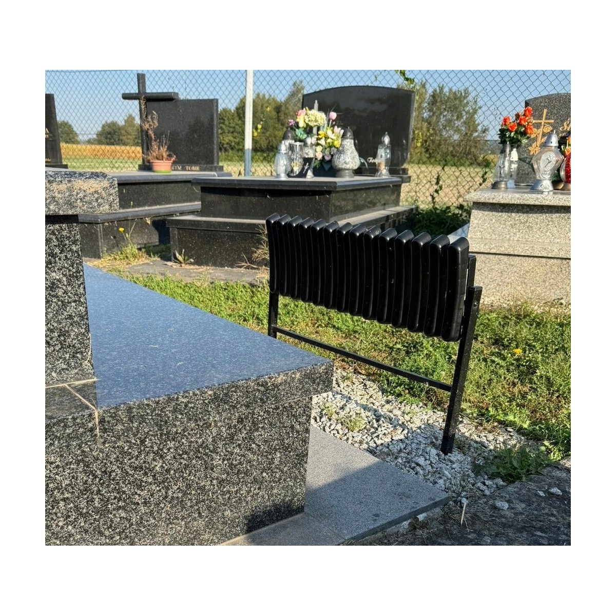 86 cm-es összecsukható temetői pad – stabilitás, kényelem és időtlen megjelenés