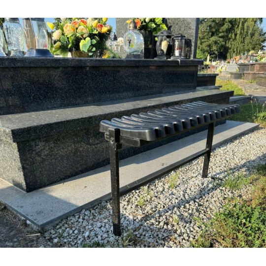 86 cm-es összecsukható temetői pad – stabilitás, kényelem és időtlen megjelenés