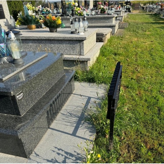 Összecsukható, süllyesztett, 68 cm-es temetői pad, fekete színben