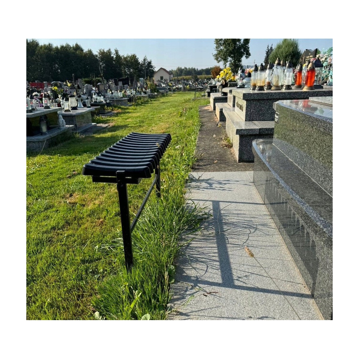 Összecsukható, süllyesztett, 68 cm-es temetői pad, fekete színben