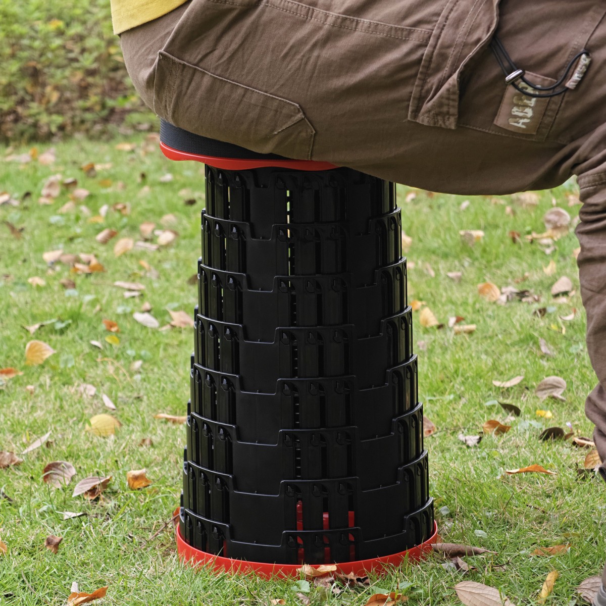 Összecsukható teleszkópos szék piros színben 7 – 45 cm | Teherbírás 200 kg