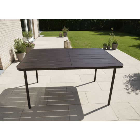 Téglalap alakú barna kerti asztal 140 × 80 × 72 cm
