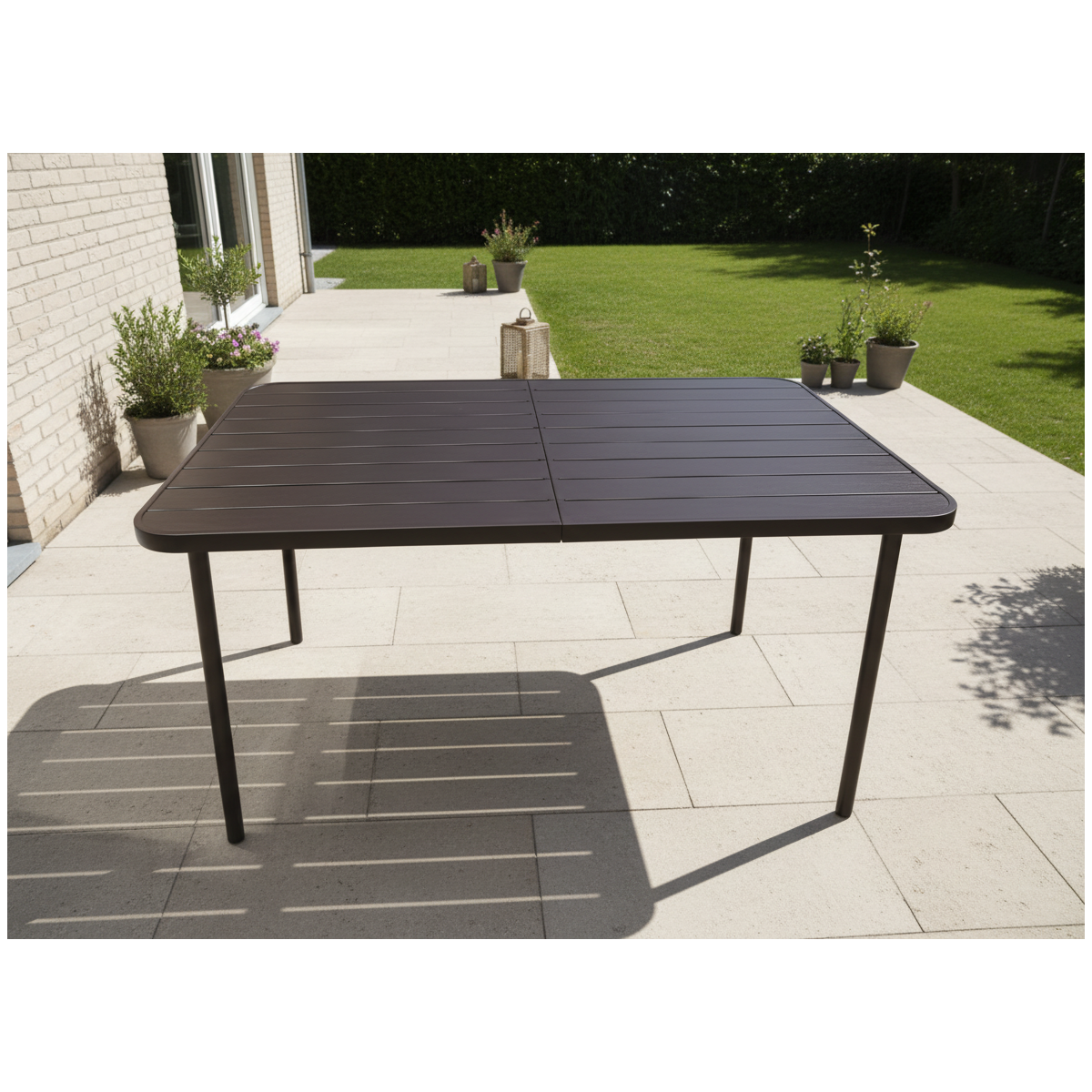 Téglalap alakú barna kerti asztal 140 × 80 × 72 cm