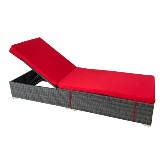 Rattan kerti napozóágy piros párnákkal