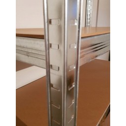 Kiváló minőségű fém sarokállvány 180x90x30 cm, polconként 175 kg teherbírással.