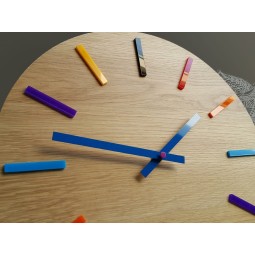 Színes falióra kék számlappal 33 cm