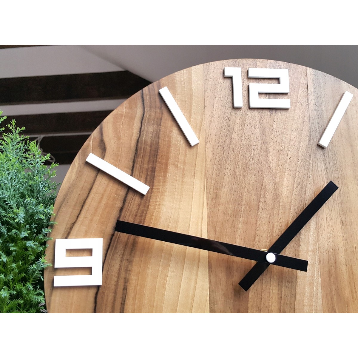 Minőségi diófából készült falióra 33 cm