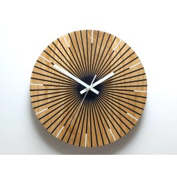 Érdekes, fából készült ARIAN falióra, 33 cm