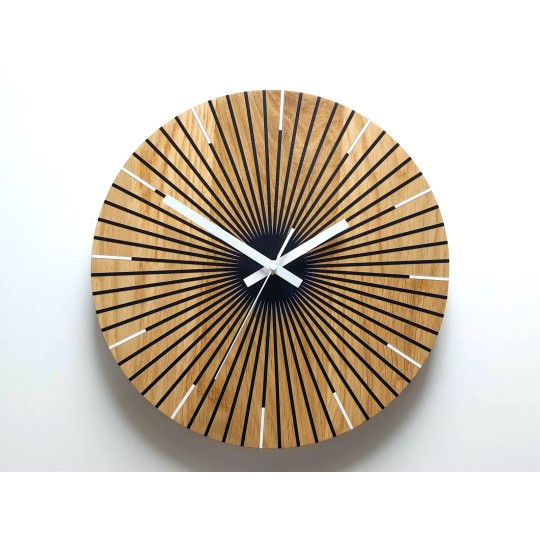 Érdekes, fából készült ARIAN falióra, 33 cm