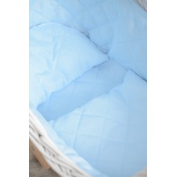 Modern kézzel kötött fehér gyerekjáték.